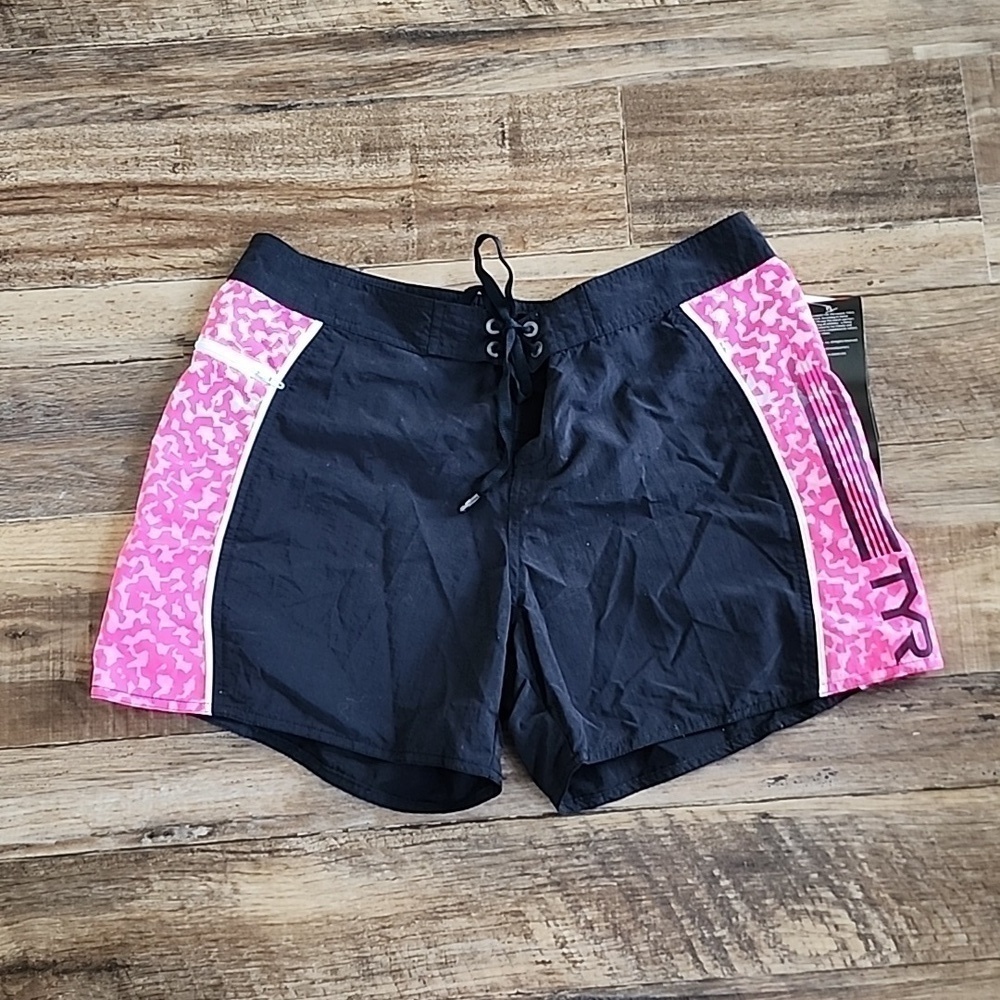 NWT Ladies Tyr Shorts Sx XL